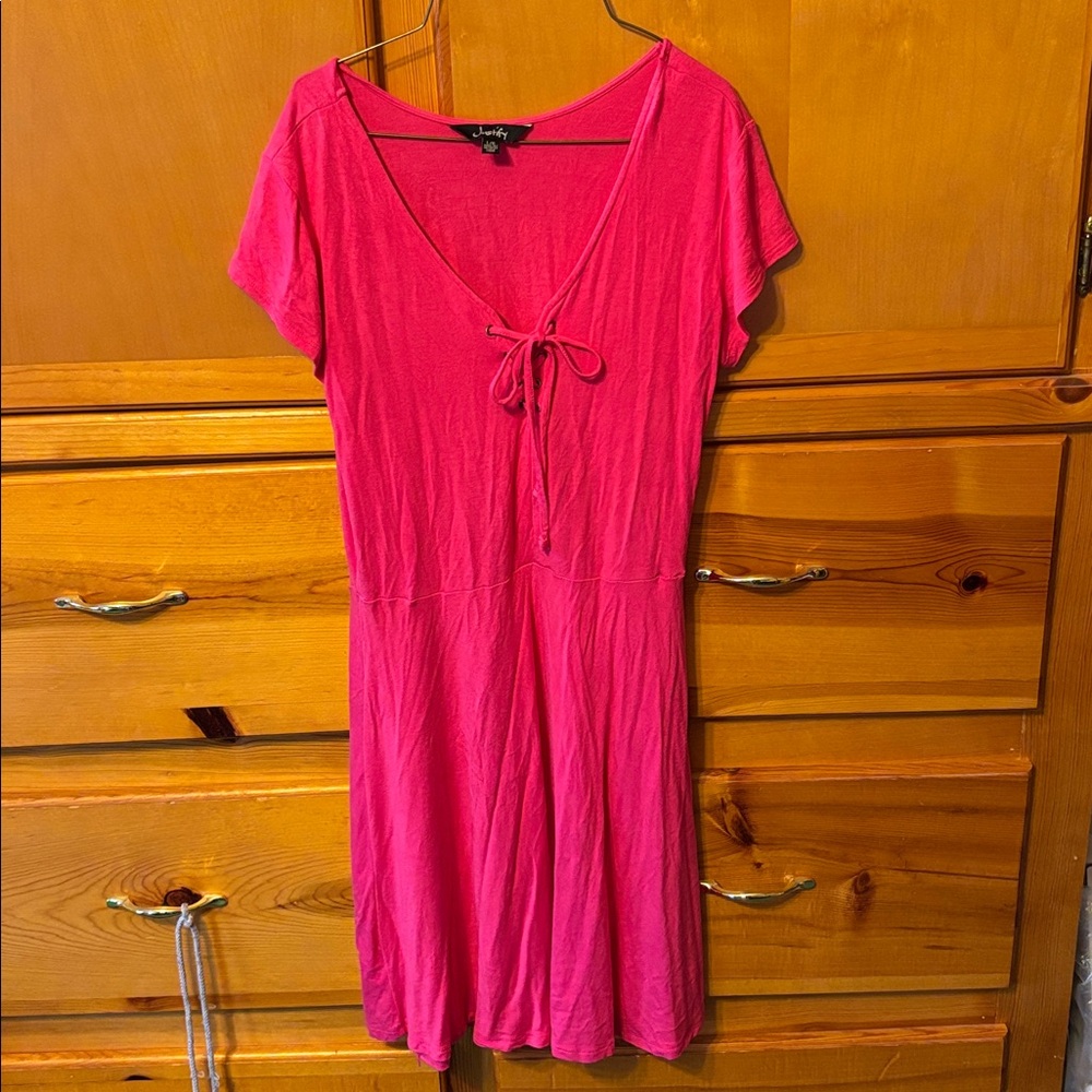 NWOT. Justify Pink/Fuchsia V-Neck Dress L/G